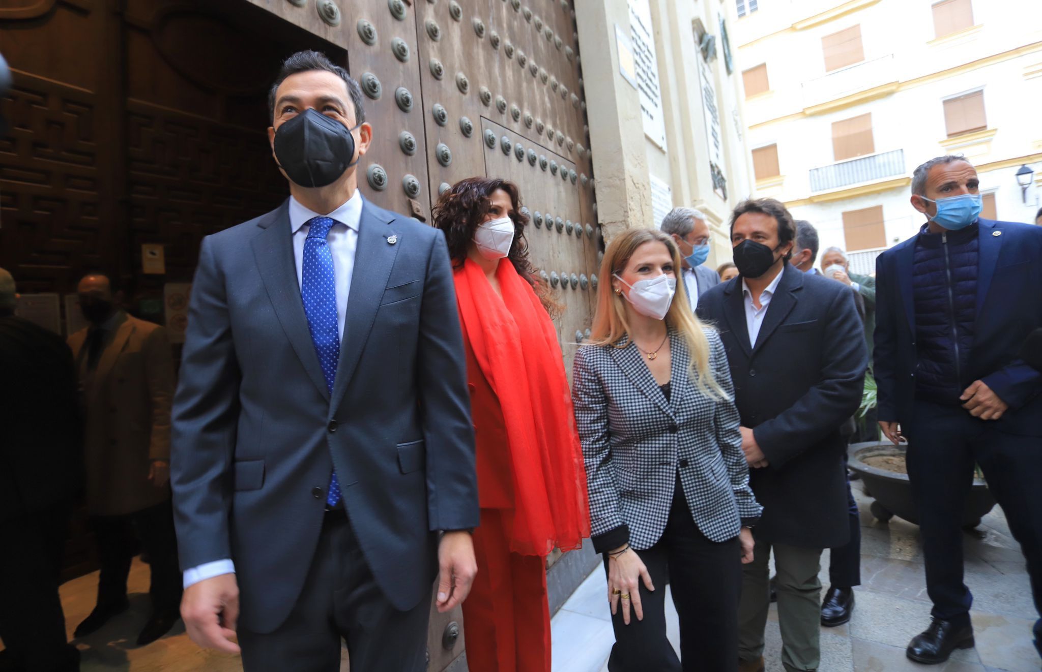 Moreno Bonilla, este lunes en Cádiz, junto a la delegada del Gobierno, Ana Mestre, y el alcalde de Cádiz, José María González.