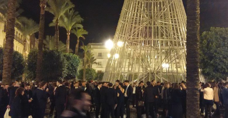 Jóvenes celebrando una Nochevieja en Jerez.
