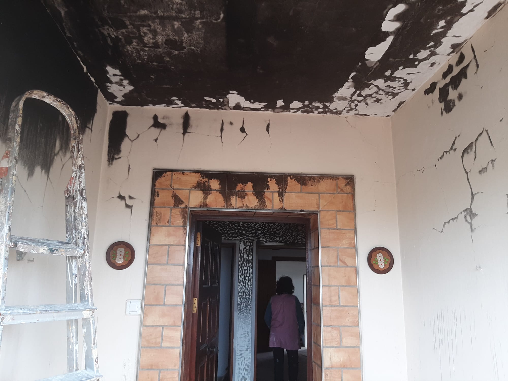 Estado de la casa afectada por el incendio en La Algaida.