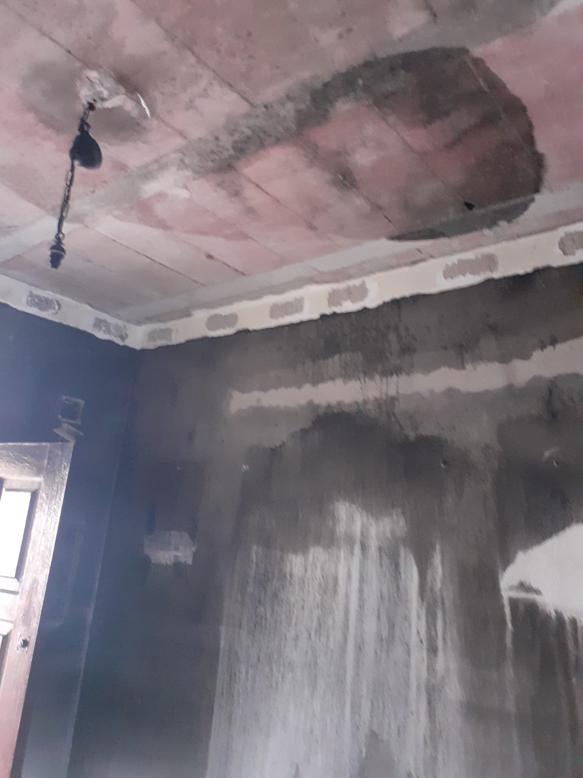 Casa tras el incendio.