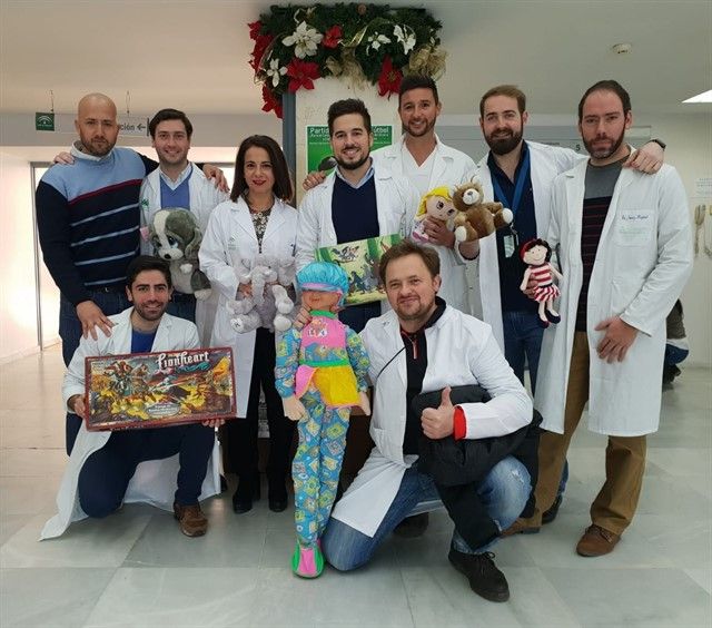El Hospital Universitario de Valme recoge 150 juguetes para su donación a los menores desfavorecidos atendidos en el comedor social Santiago El Mayor de Utrera. FOTO: CONSEJERÍA DE SALUD. 