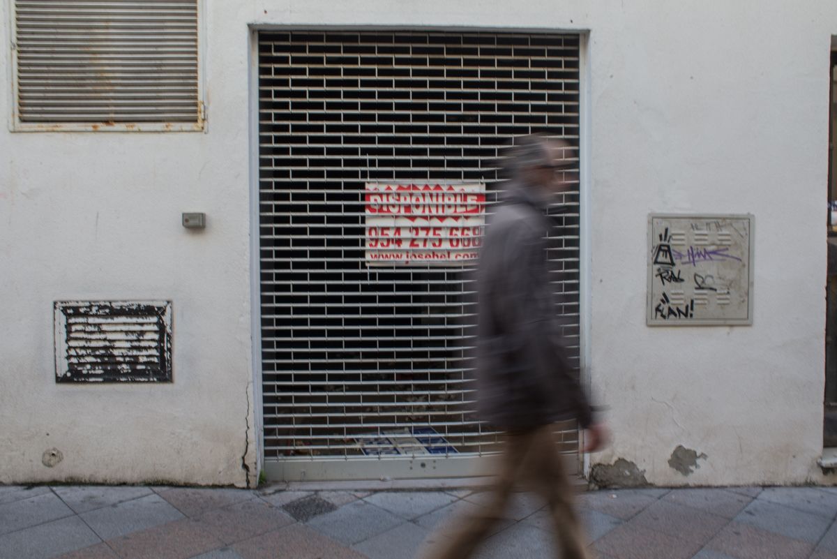 Un inmueble prácticamente abandonado en Jerez, en venta. FOTO: MANU GARCÍA. 