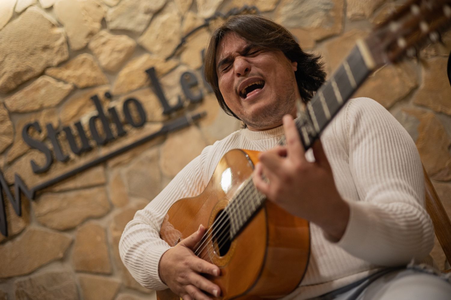 Samuel Serrano ensaya para su próximo concierto en Rota, donde presenta 'Morito de Marrakech'