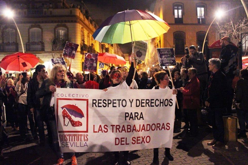 Colectivo de prostitutas de Sevilla durante una manifestación. 