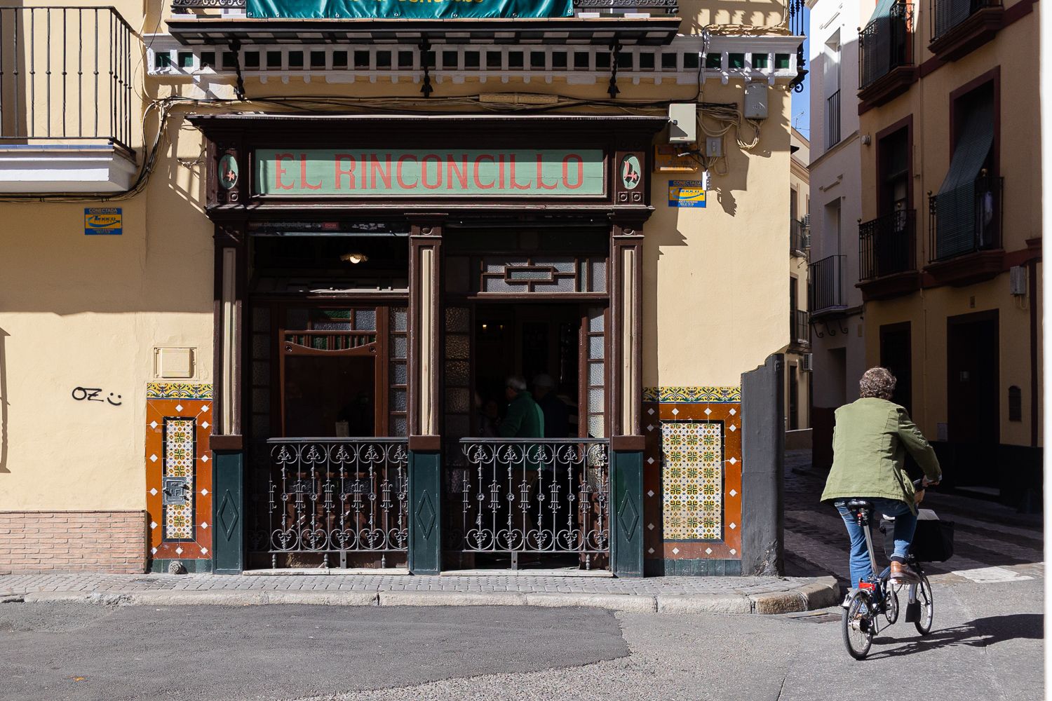 Fachada del bar El Rinconcillo de Sevilla.