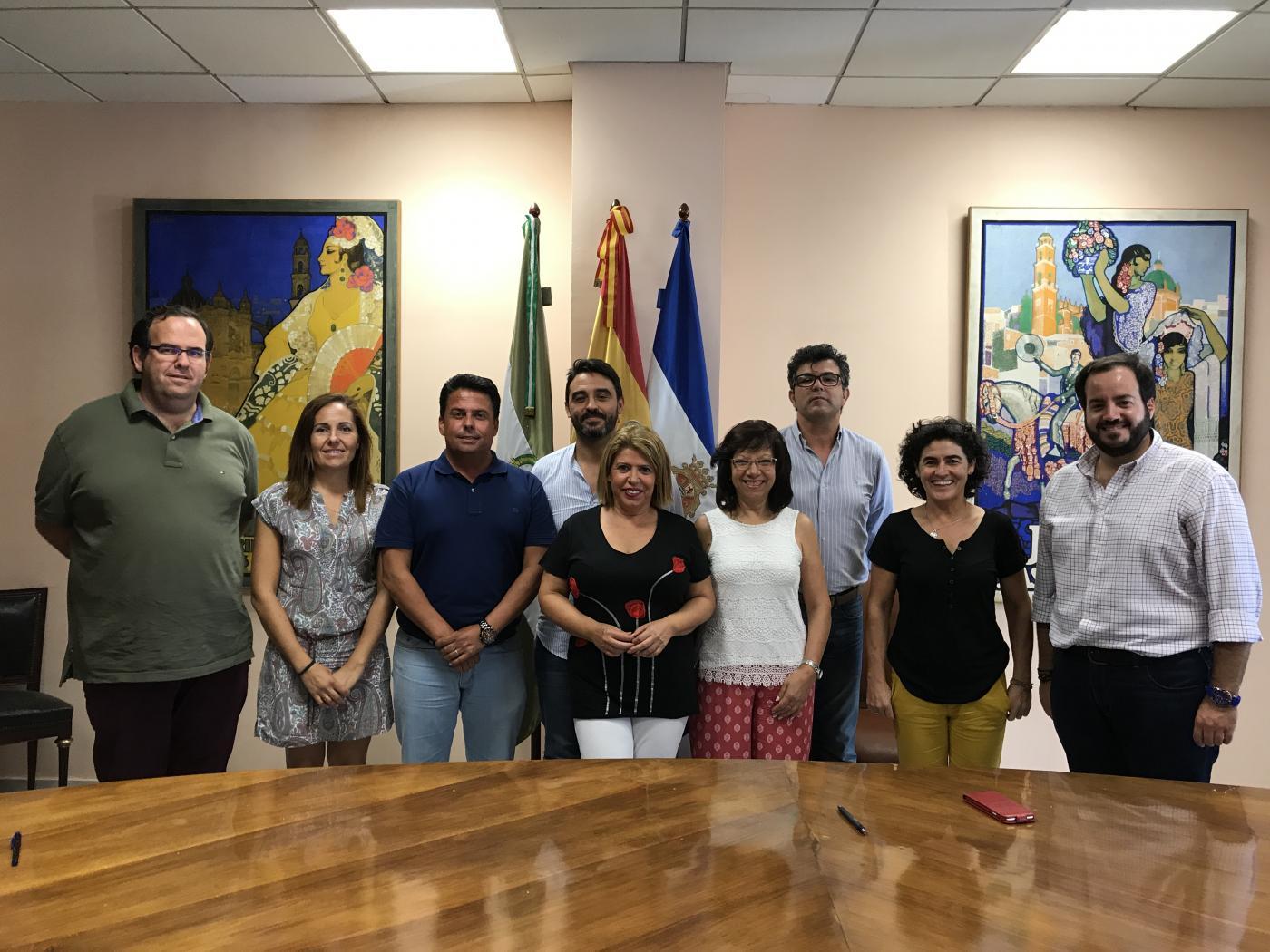 Los alcaldes de las ELA jerezanas con la alcaldesa Mamen Sánchez en una foto de archivo. Fuente: Ayto Jerez.