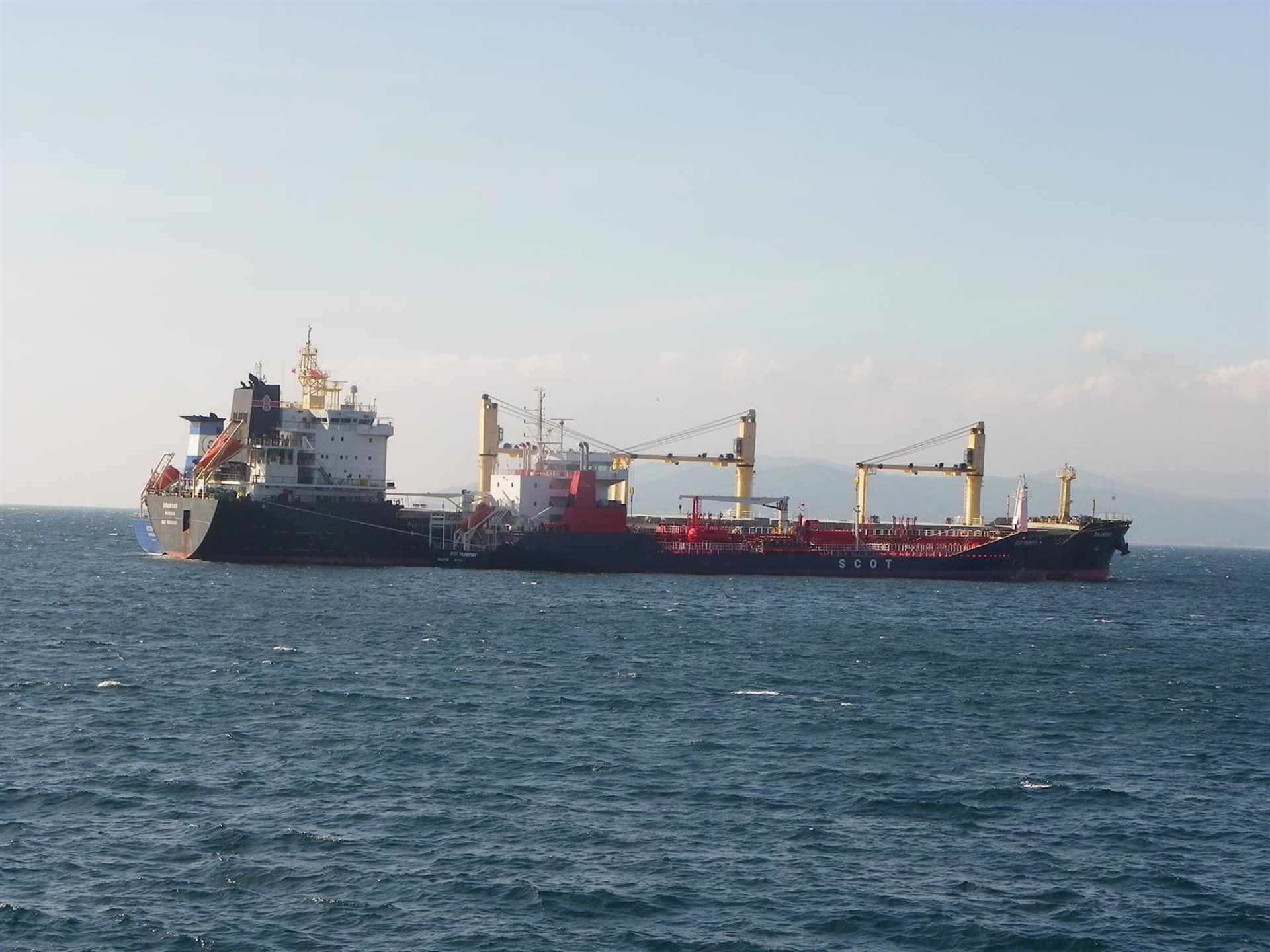 El buque causante de los vertidos, según la denuncia de Verdemar Ecologistas en Acción