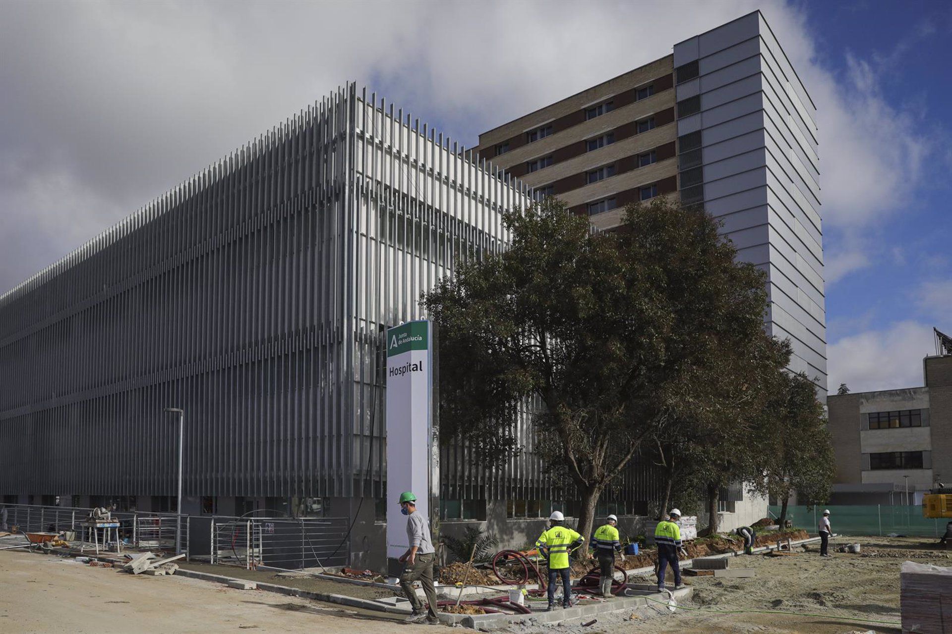  Exterior del Hospital de Emergencia Covid-19, en el antiguo Milita