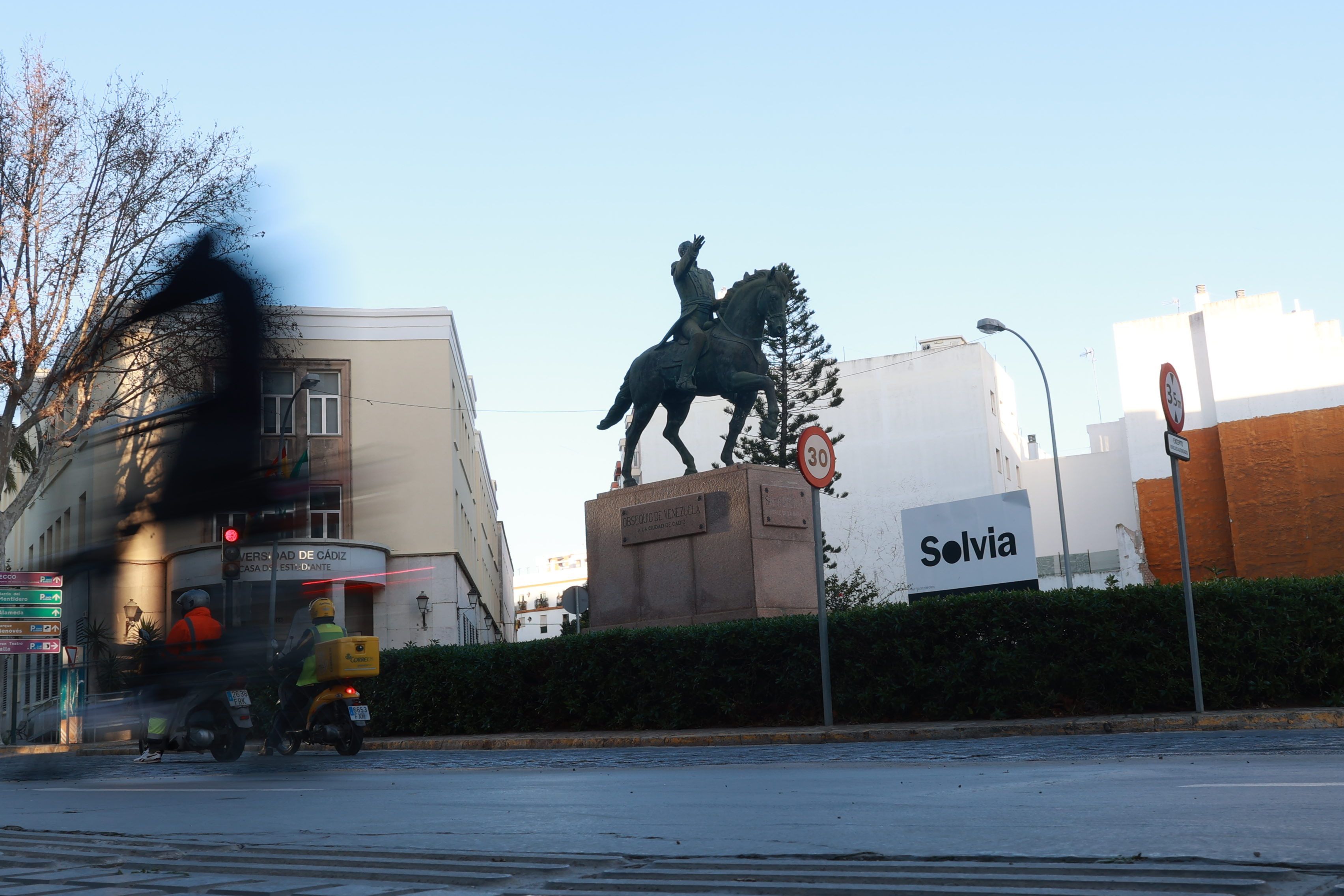 La glorieta de Simón Bolívar en Cádiz, donde se está construyendo la residencia de estudiantes.