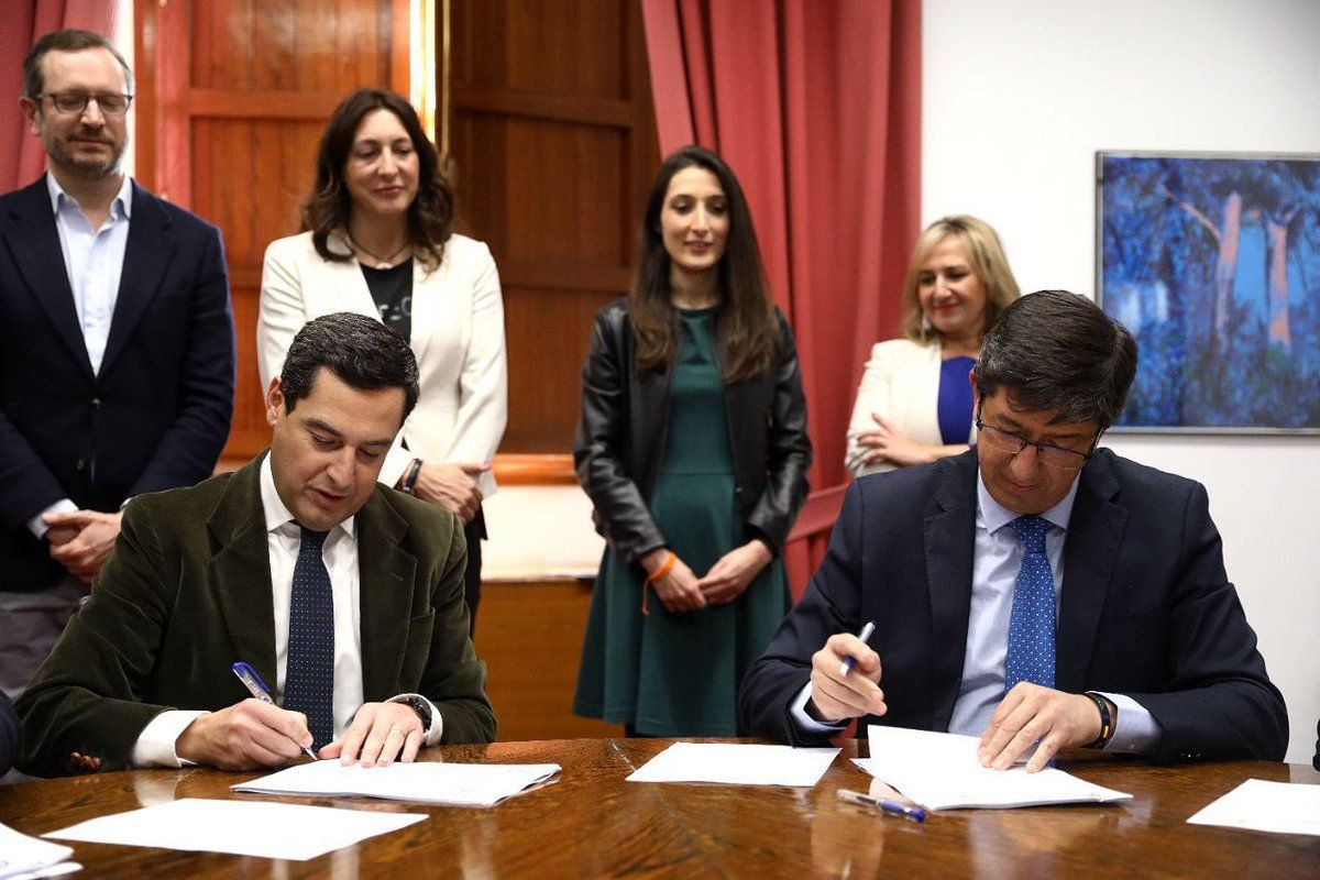 Moreno y Marín en la firma del acuerdo de Gobierno en Andalucía. FOTO: CS