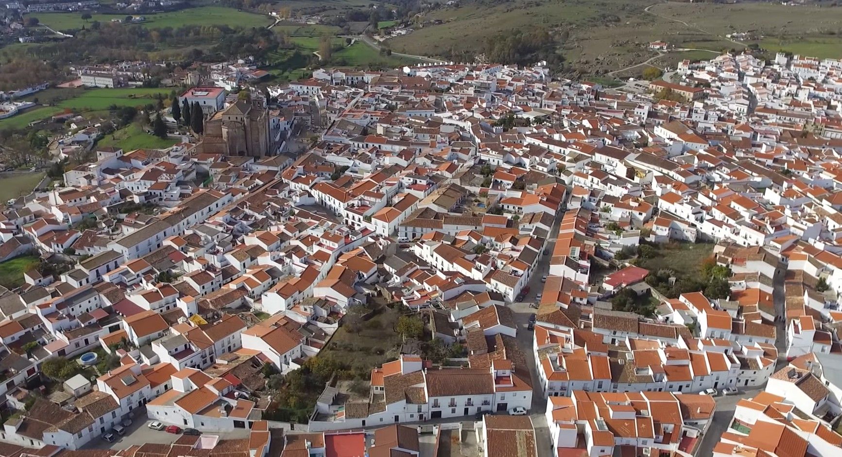 Cazalla de la Sierra en una vista aérea, el pueblo andaluz más grande libre de covid.