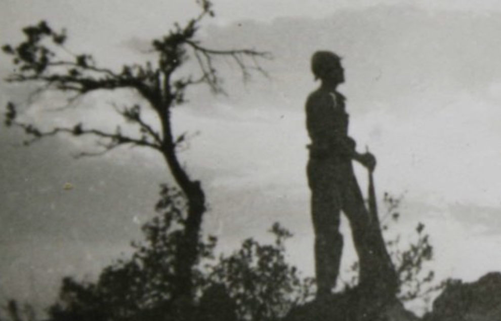 Detalle de la tapa de 'Soldados y padres. De guerra, memoria y poesía', de José Jurado Morales.