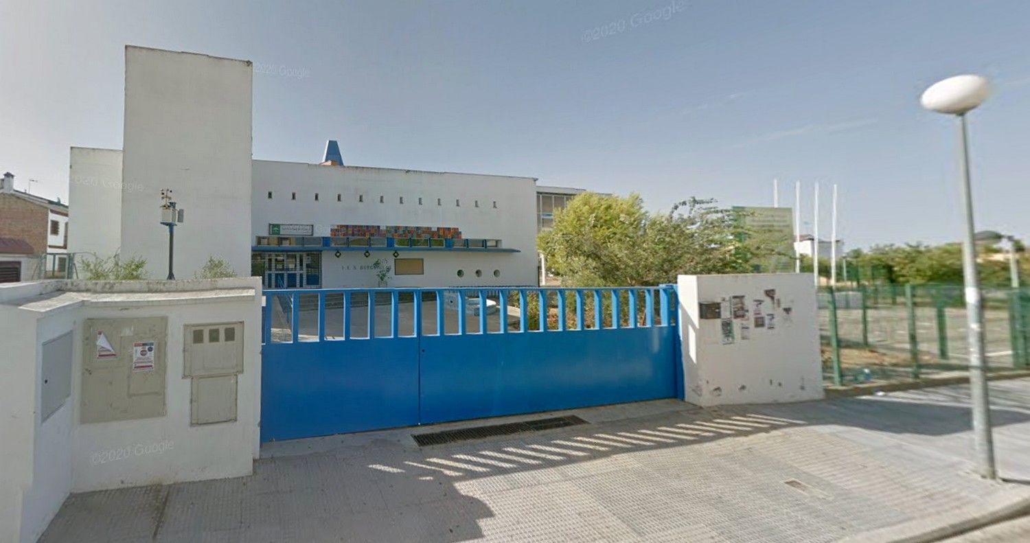 El IES Burguillos, donde tuvo lugar la agresión.