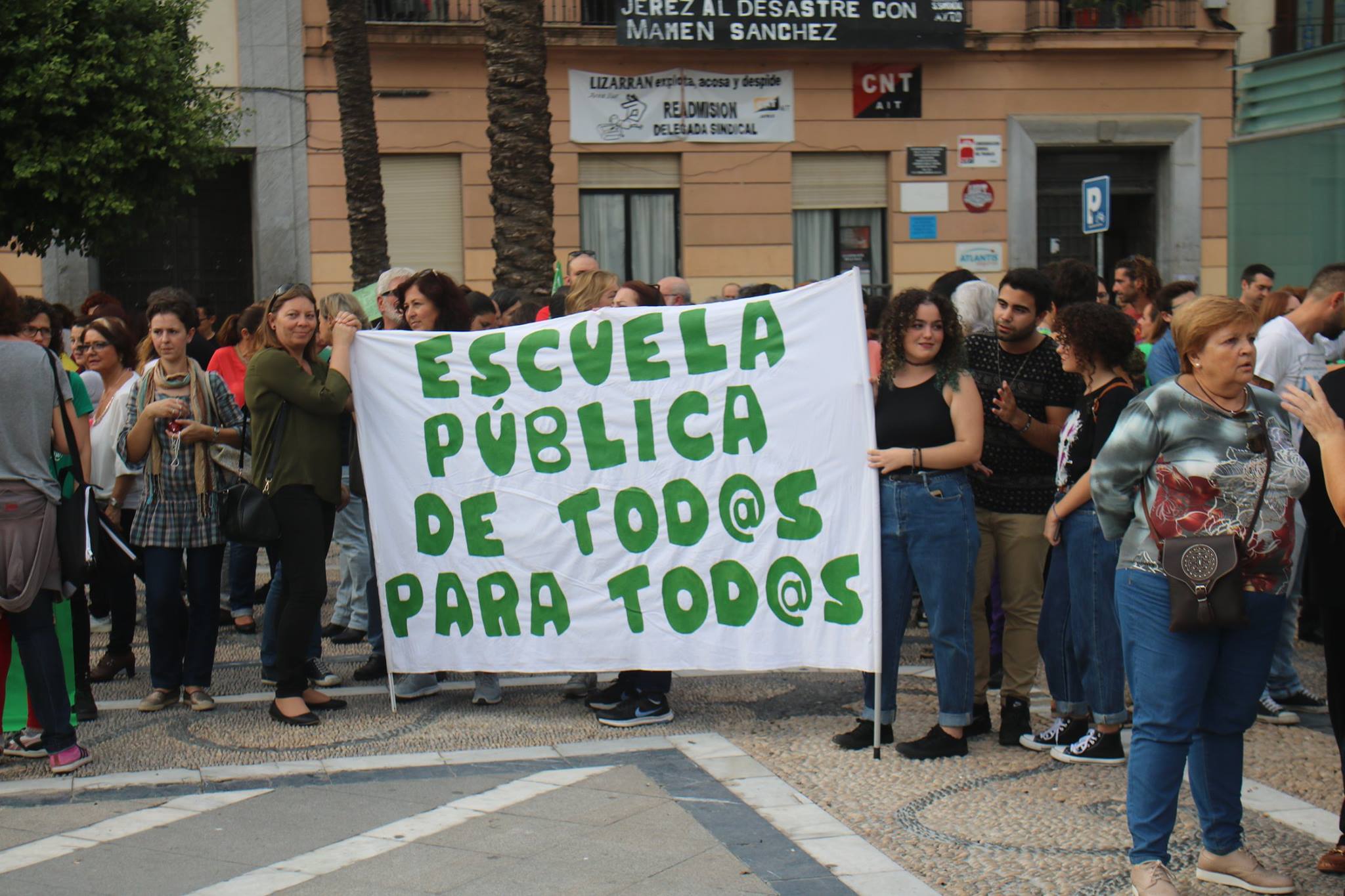 Una pasada manifestación en Jerez por la educación pública.   GELI SÁNCHEZ