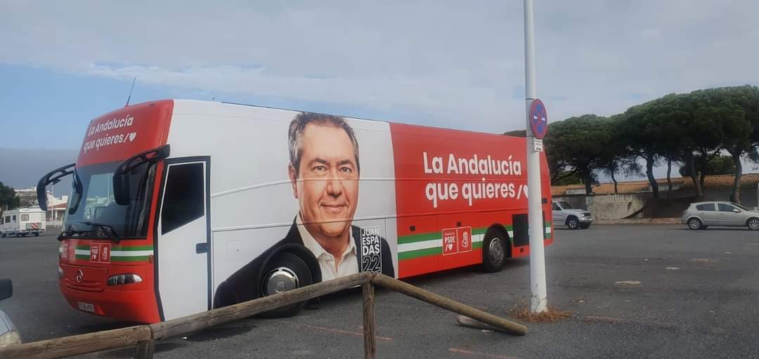 Autobús de Juan Espadas.