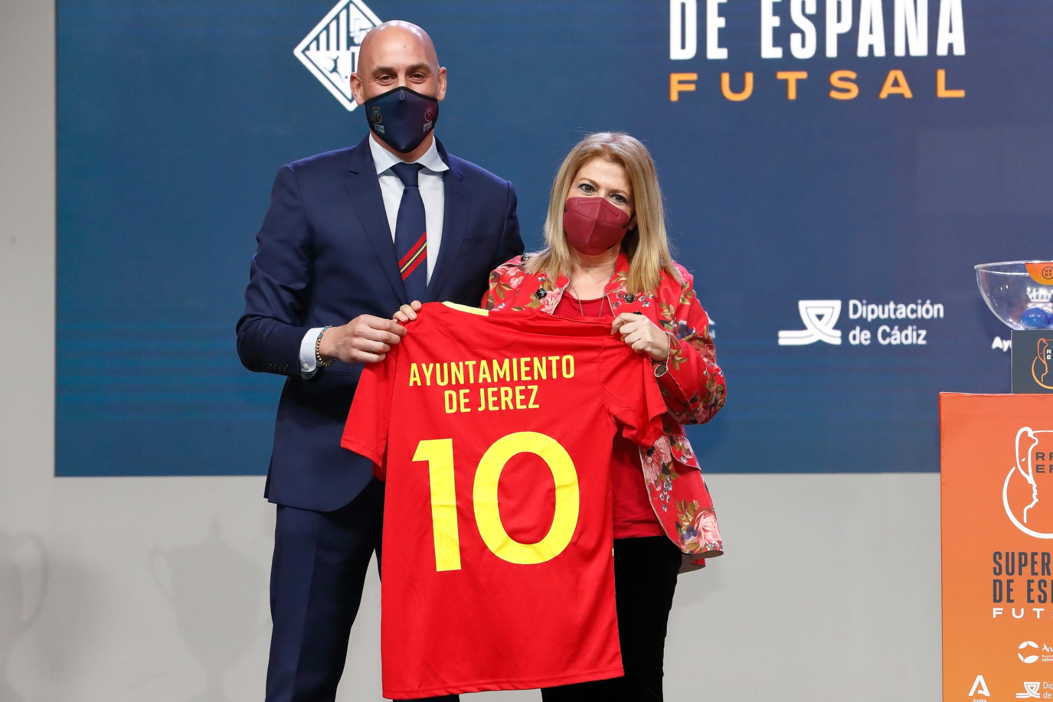 Mamen Sánchez y Luis Rubiales, en la presentación de la Supercopa de España de Futsal en Jerez.
