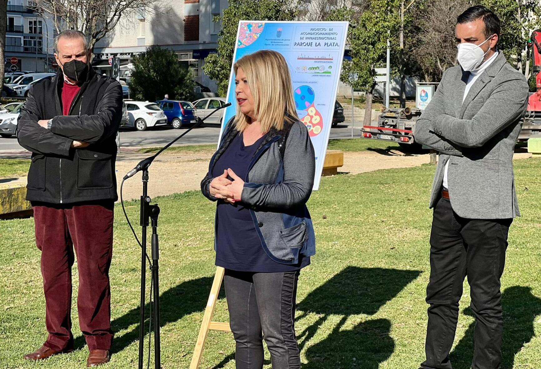La alcaldesa presenta la reforma integral del parque Juan de la Plata en Jerez: pista polideportiva circular y merenderos.