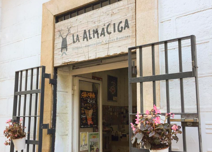 Entrada de la tienda La Almáciga. FOTO: LA ALMÁCIGA. 