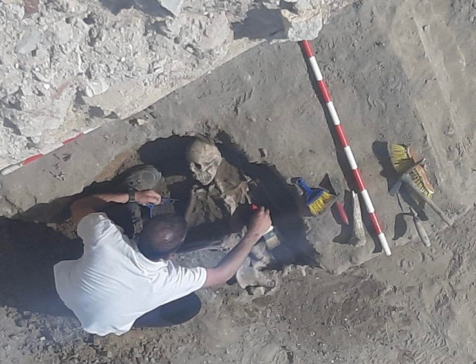 Encuentran huesos humanos en una obra privada de Rota 