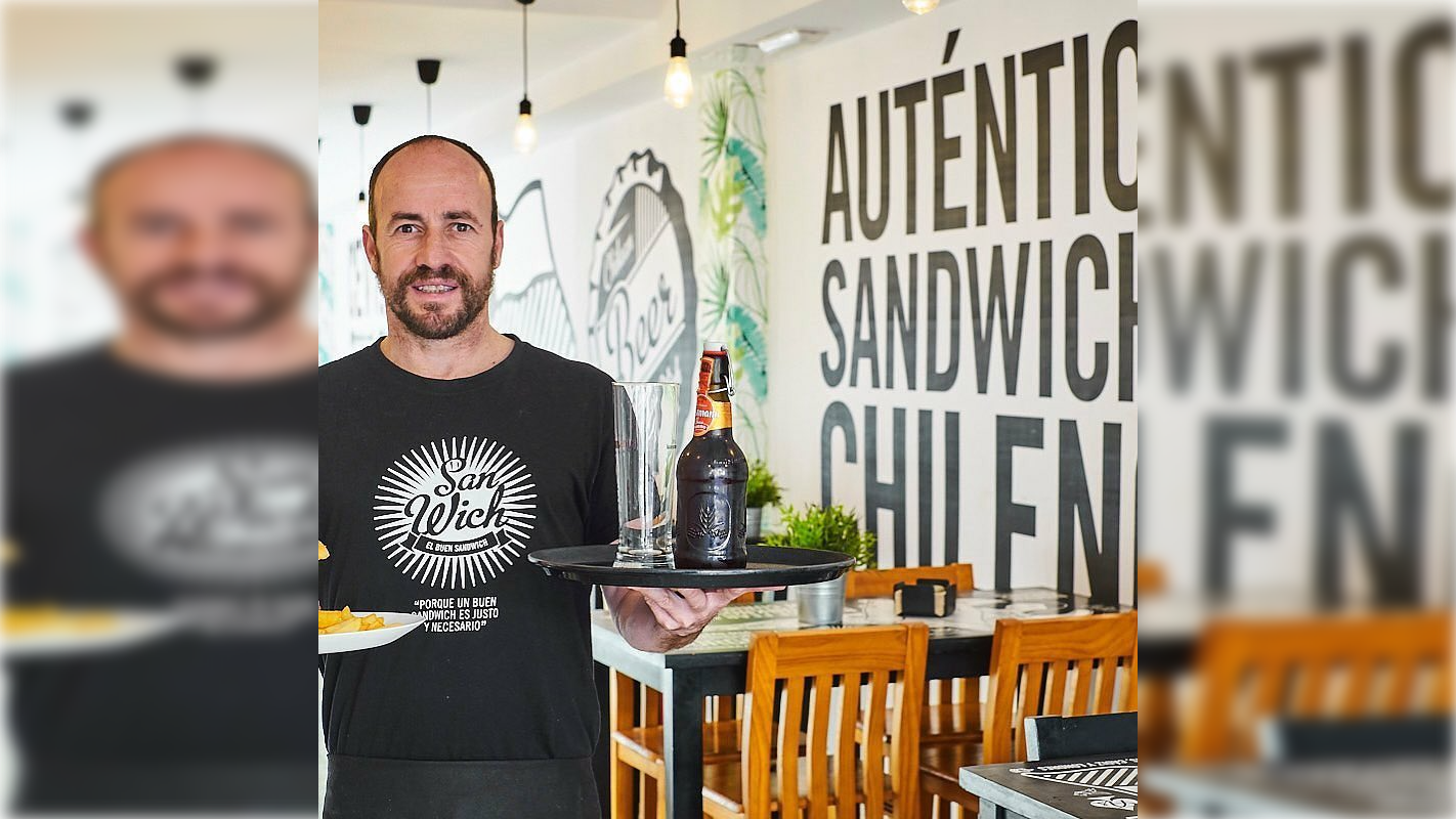 Javier Álvarez, dueño de San Wich, la hamburguesería chilena de Cádiz, cierra sus puertas 