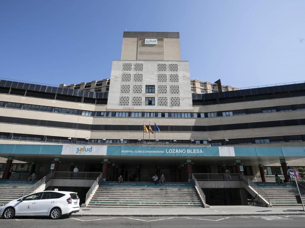 Hospital Clínico de Zaragoza en una imagen de archivo.  Fallece una mujer en una residencia al incendiarse su pelo tras echarse laca y encender un cigarrillo