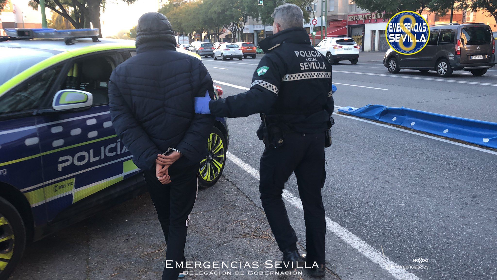 Detenido un hombre en la barriada de Los Pajaritos tras atracar a otro con un cuchillo de grandes dimensiones   POLICÍA LOCAL DE SEVILLA