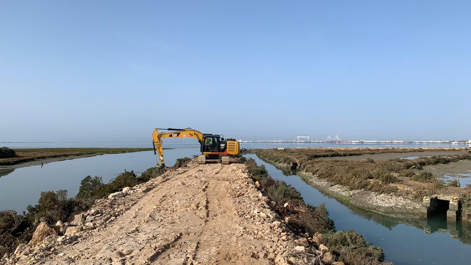 Acciones de restauración ambiental, el nuevo proyecto para restaurar una de las salinas más emblemáticas abandonada en la Bahía de Cádiz.