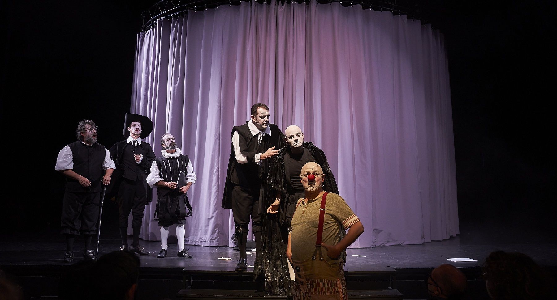 El Teatro Lope de Vega sube a escena la versión clown del clásico 'El diablo cojuelo'.