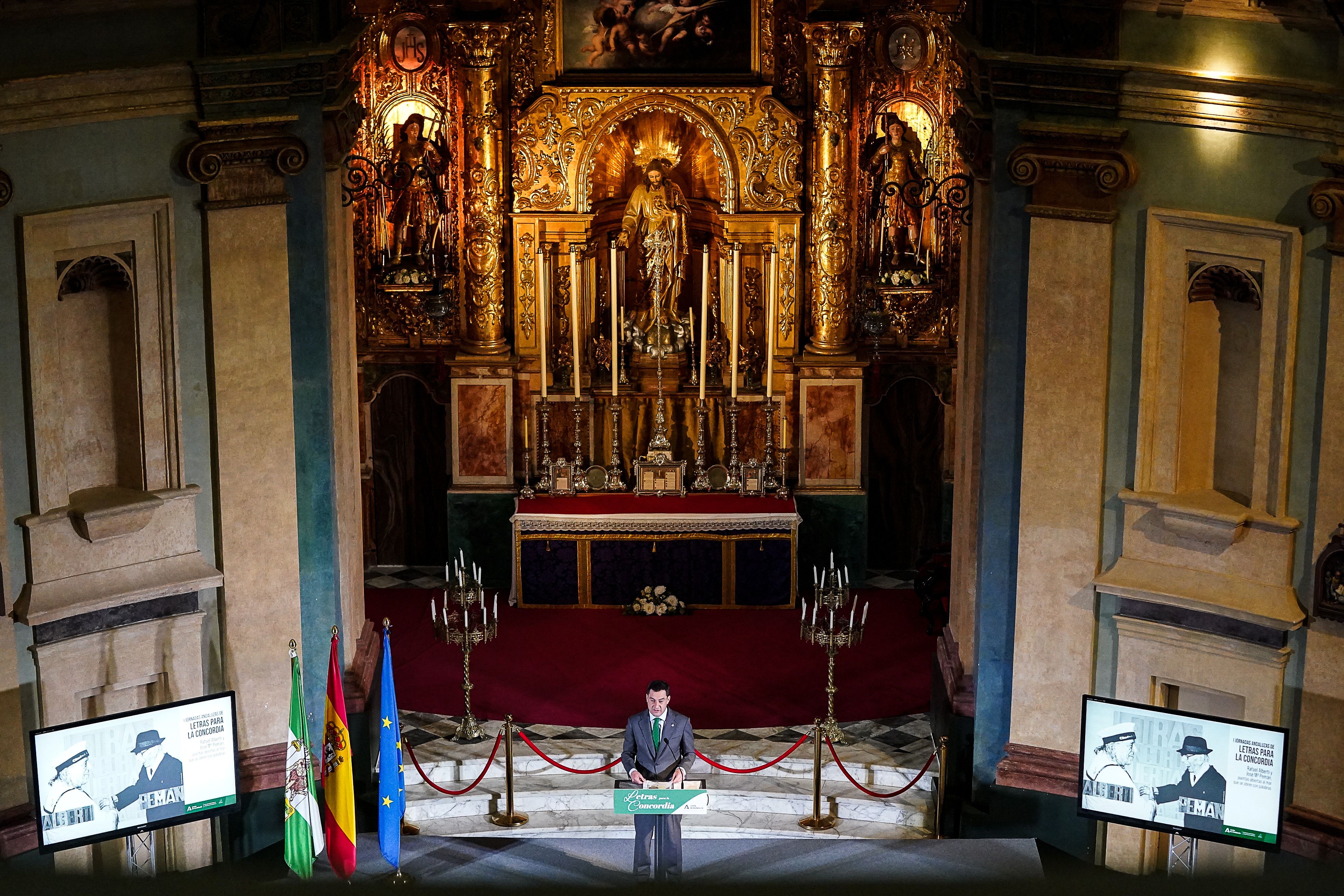 Moreno, presidente de la Junta, durante su intervención en la jornada dedicada a Alberti y Pemán en Cádiz, este viernes en el Oratorio de San Felipe.