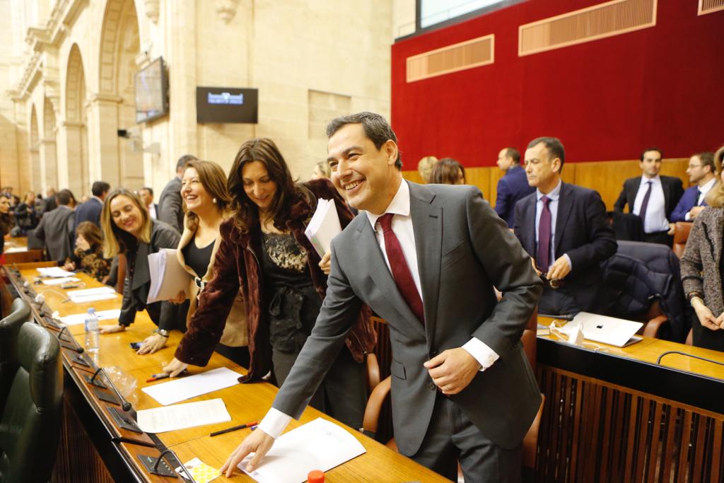 Moreno Bonilla y el equipo del PP en el Parlamento andaluz. FOTO: PP Andaluz