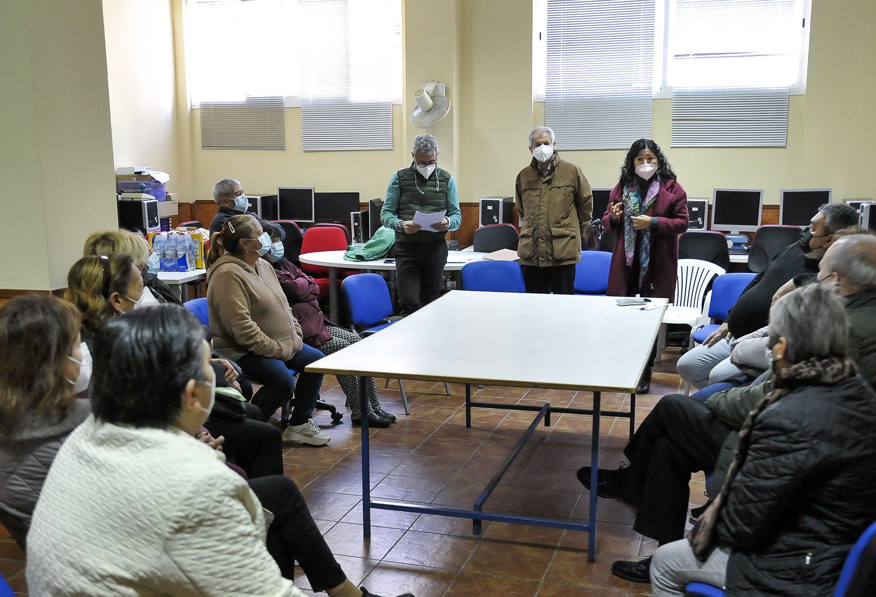 El Ayuntamiento, a través de la empresa municipal Emuvijesa, ha celebrado sesiones informativas con la Asociación de Vecinos El Mirador, de Estancia Barrera​​​​​​​, y colectivos sociales del entorno.