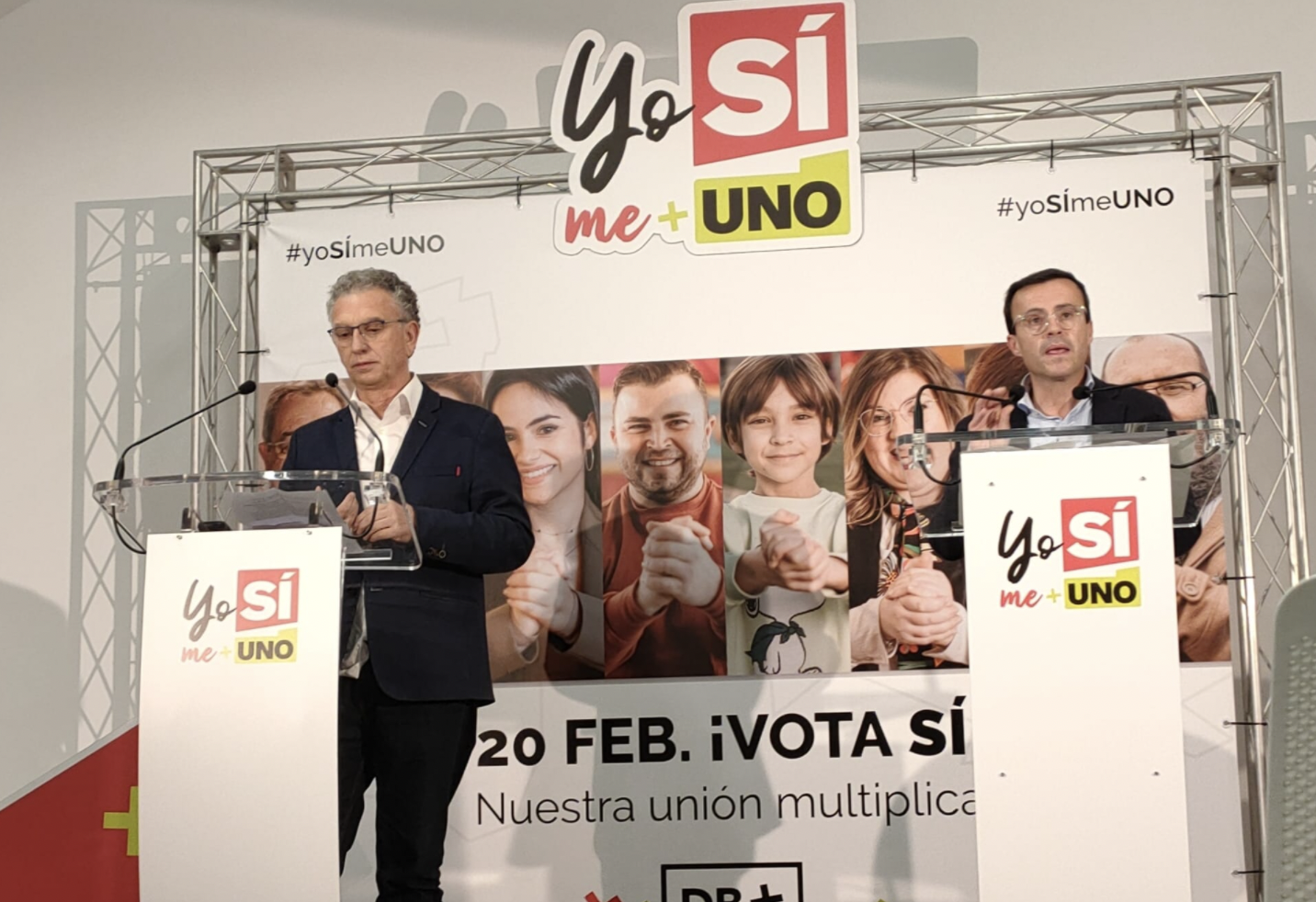 Los alcaldes de Don Benito y Villanueva de la Serena comparecen, esta pasada medianoche, tras dar a conocer los resultados.