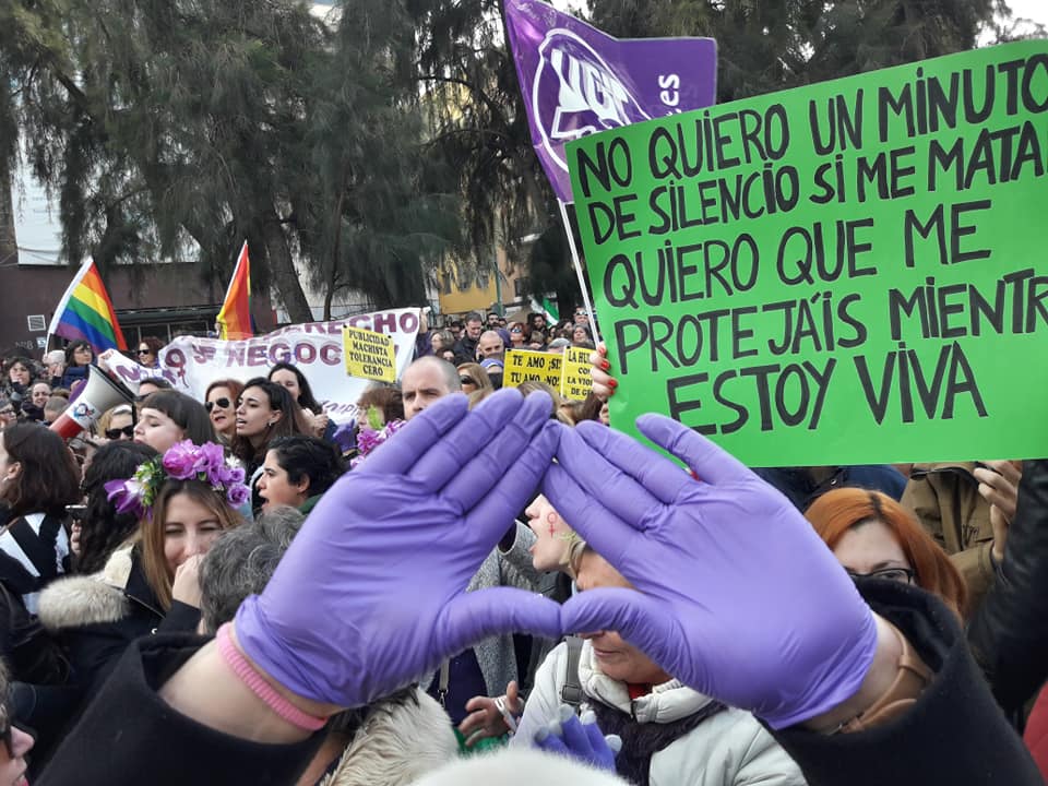 Una imagen de la pasada concentración feminista a las puertas del Parlamento Andaluz. FOTO: MUJERES 24H. 