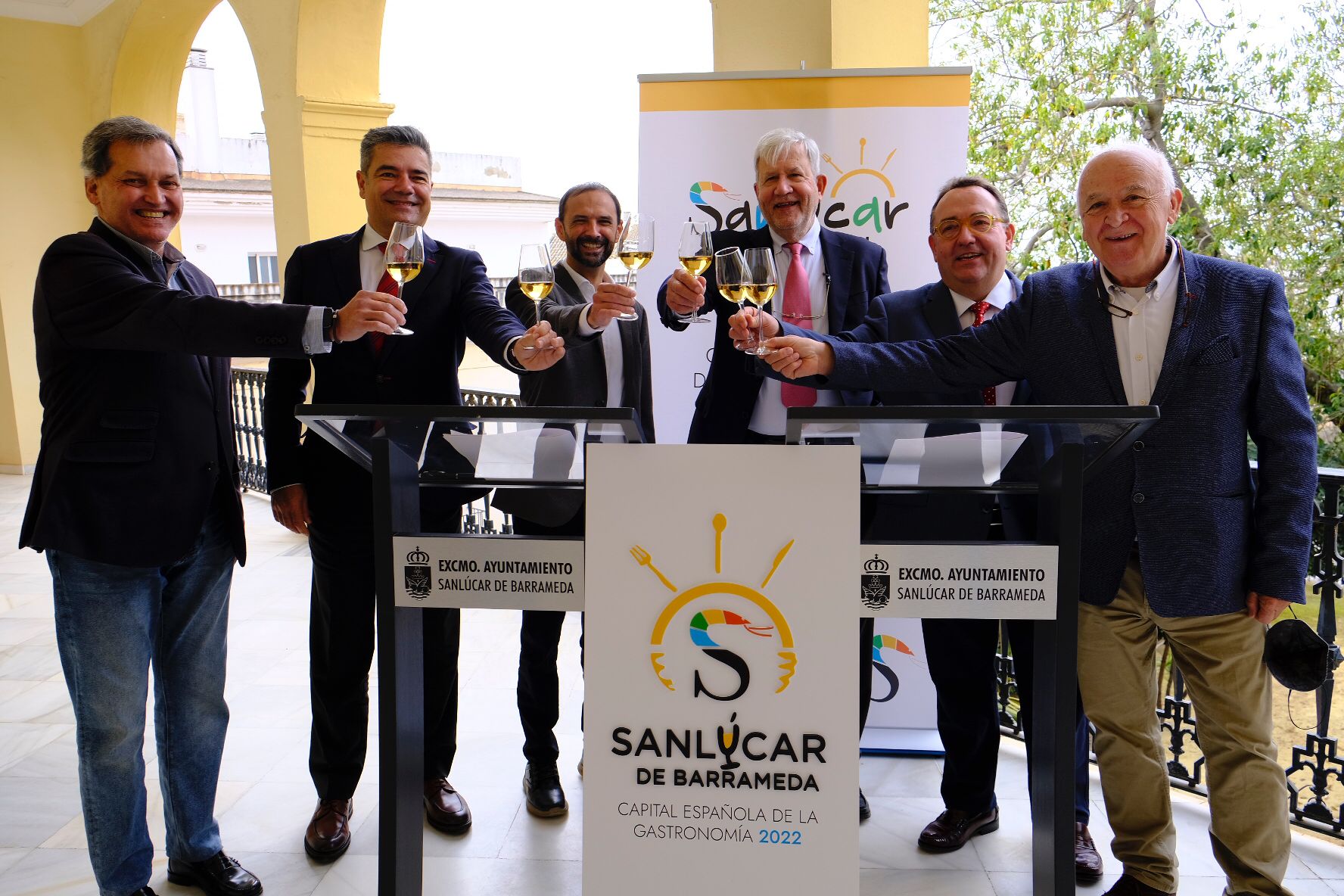 Sanlúcar firma el convenio que lo convierte oficialmente el título de Capital Española de la Gastronomía.   AYUNTAMIENTO DE SANLÚCAR