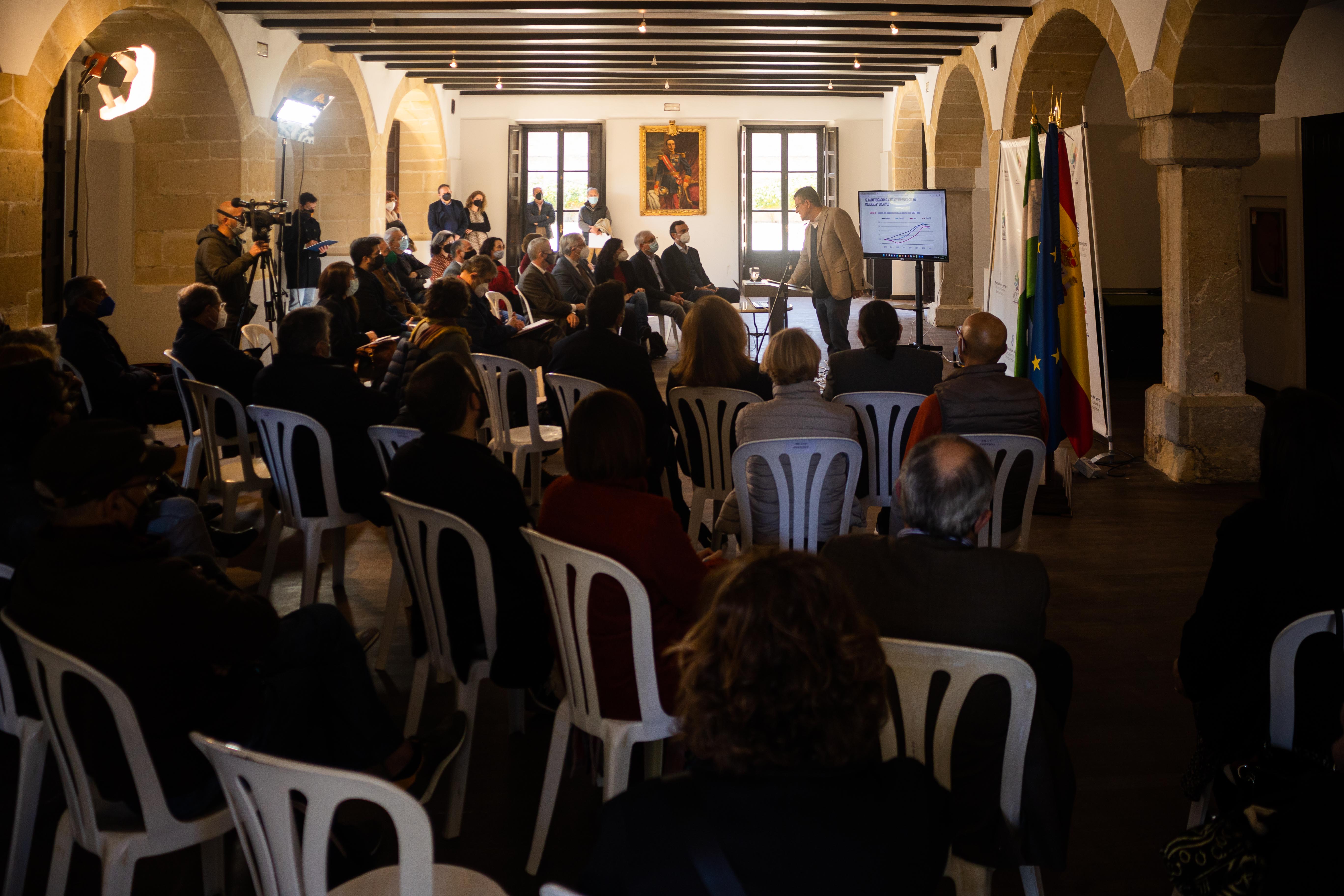 Pau Rausell, durante su intervención en la presentación del Plan Estratégico para la Cultura y la Creatividad en Jerez, este martes en el Alcázar.