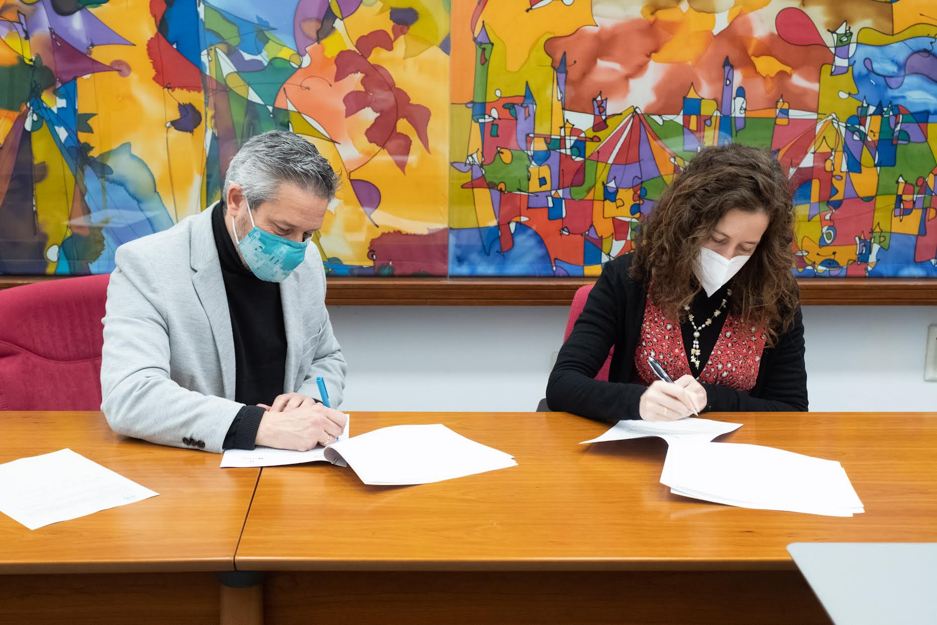 Momento de la firma del convenio de colaboración entre El Instituto de Fomento, Empleo y Formación (IFEF) y Q-Hotels.