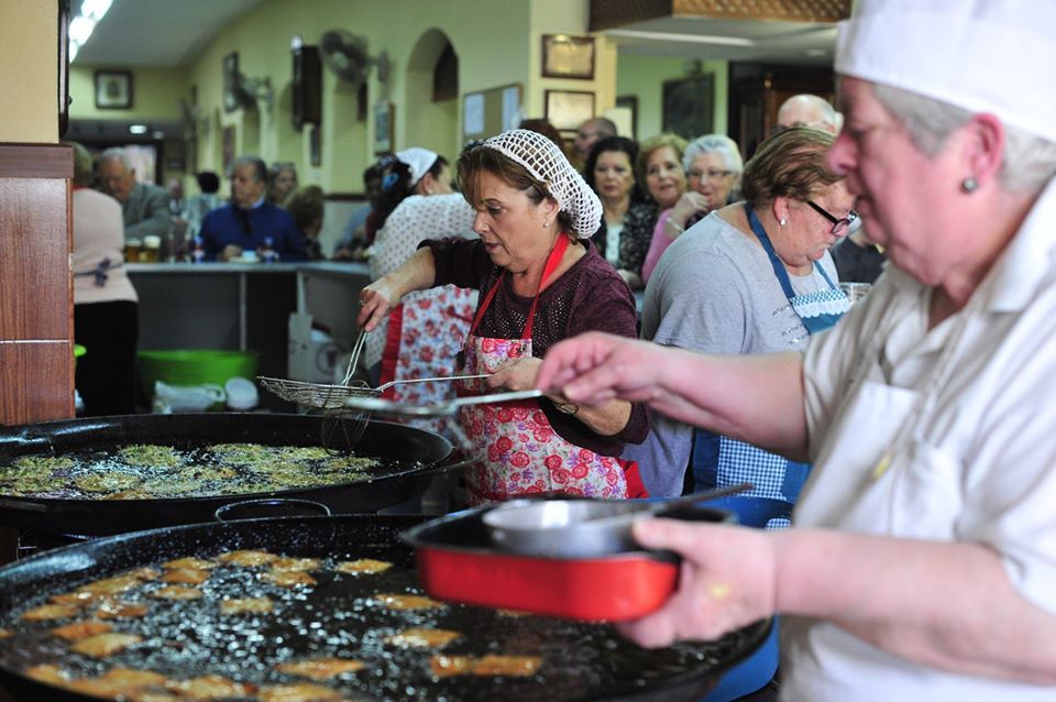 Degustaciones gratuitas en una edición pasada en San Fernando, uno de los sitios donde "comer por la cara" en Carnaval. AYUNTAMIENTODESANFERNANDO 