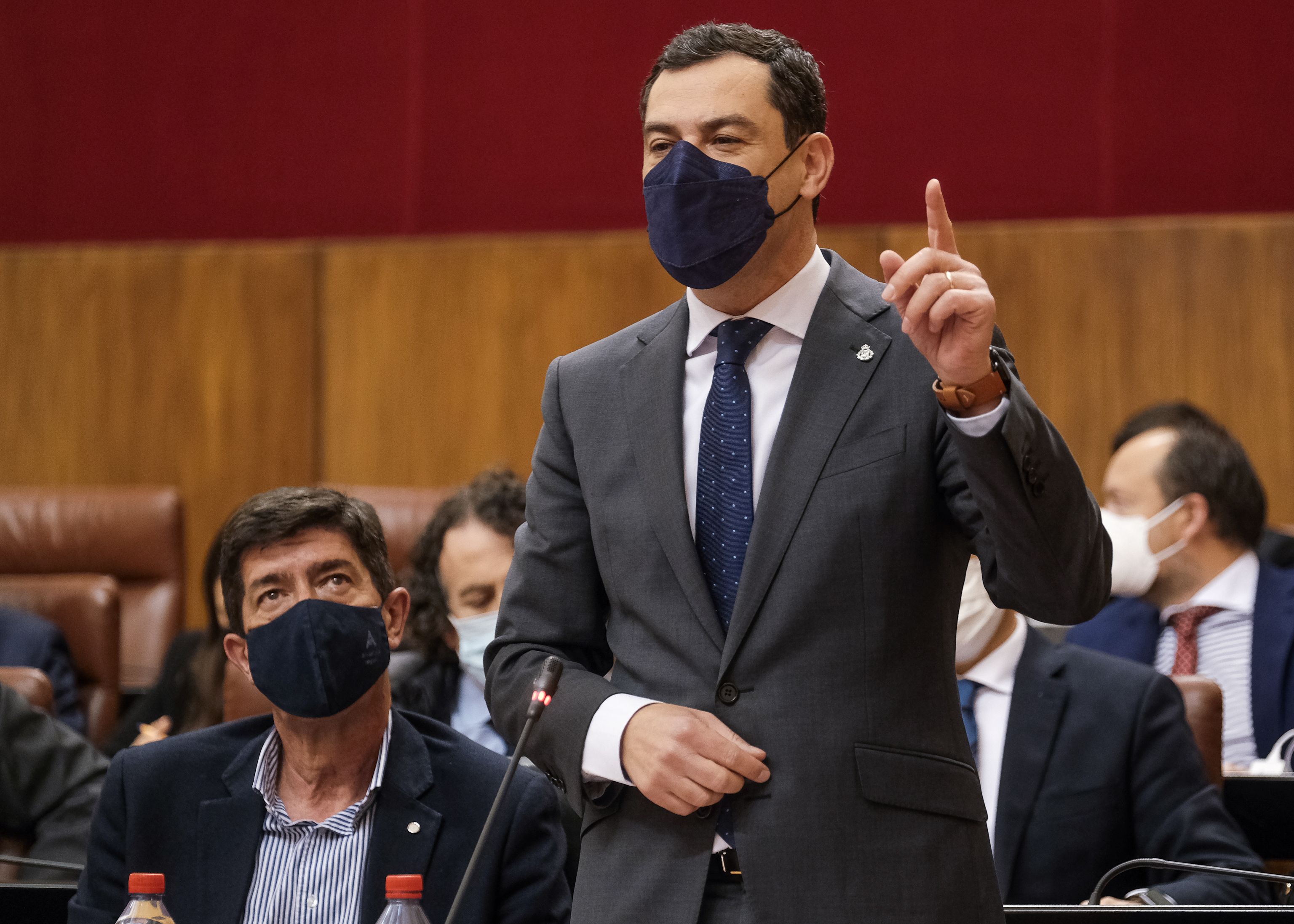 Moreno Bonilla respondiendo al PSOE durante la sesión de control.