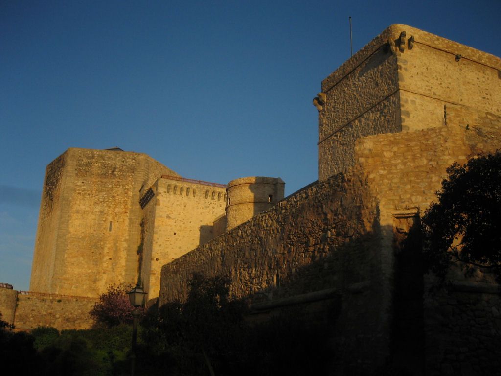 Castillo de Santiago en Sanlúcar de Barrameda. La UCA recibe el legado documental Perdigones-Lavado con información inédita sobre la arqueología gaditana