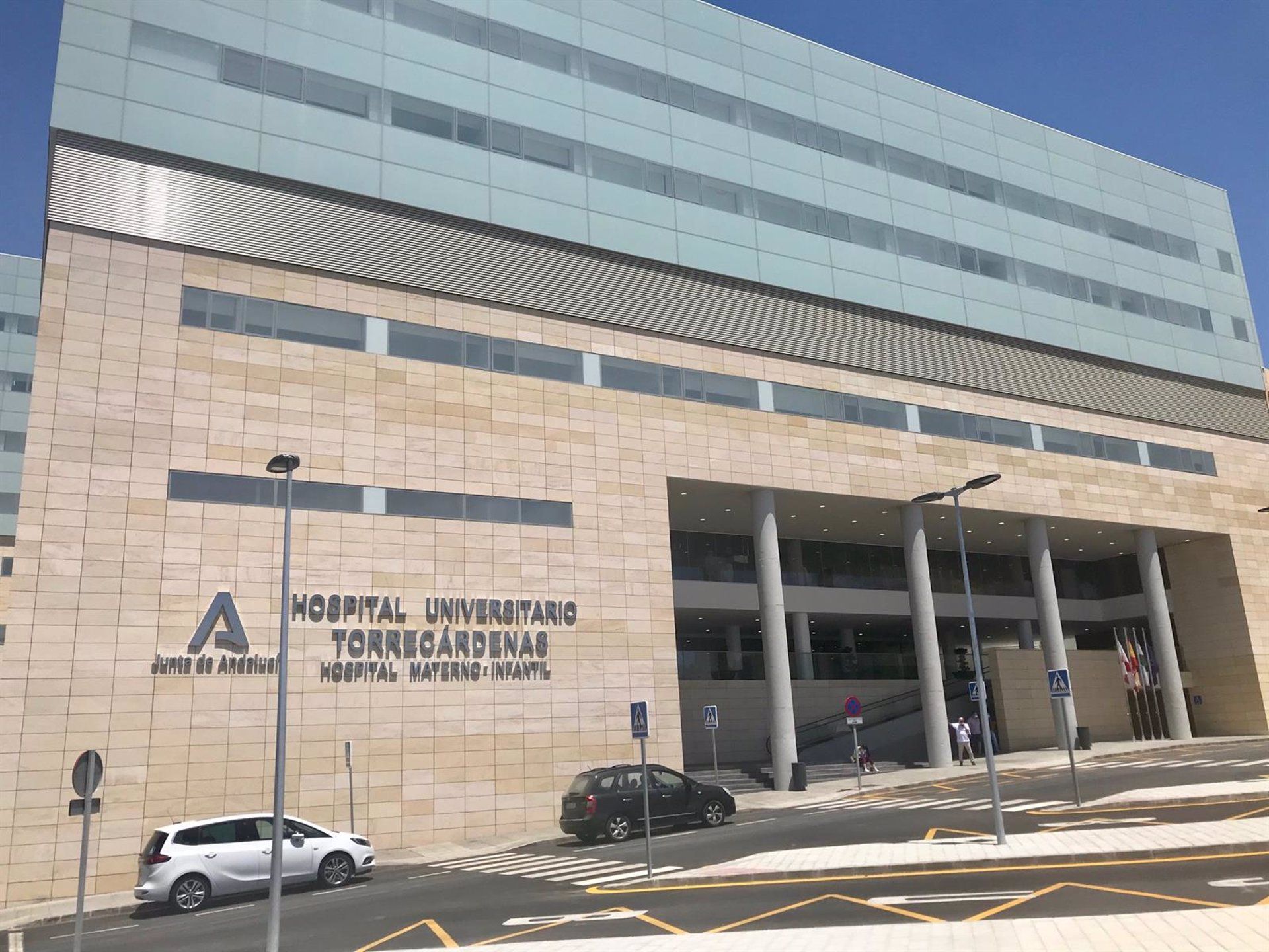 Acceso al Hospital Universitario Torrecárdenas de Almería.