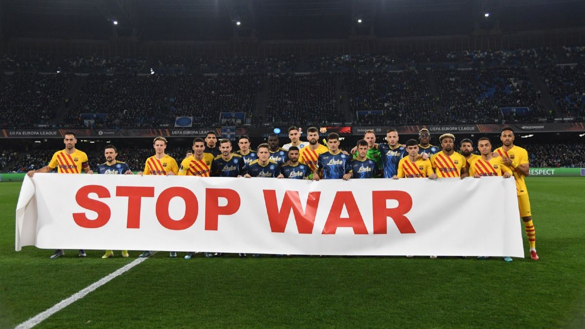 Napoli y FC Barcelona se unieron en protesta por el ataque de Rusia a Ucrania