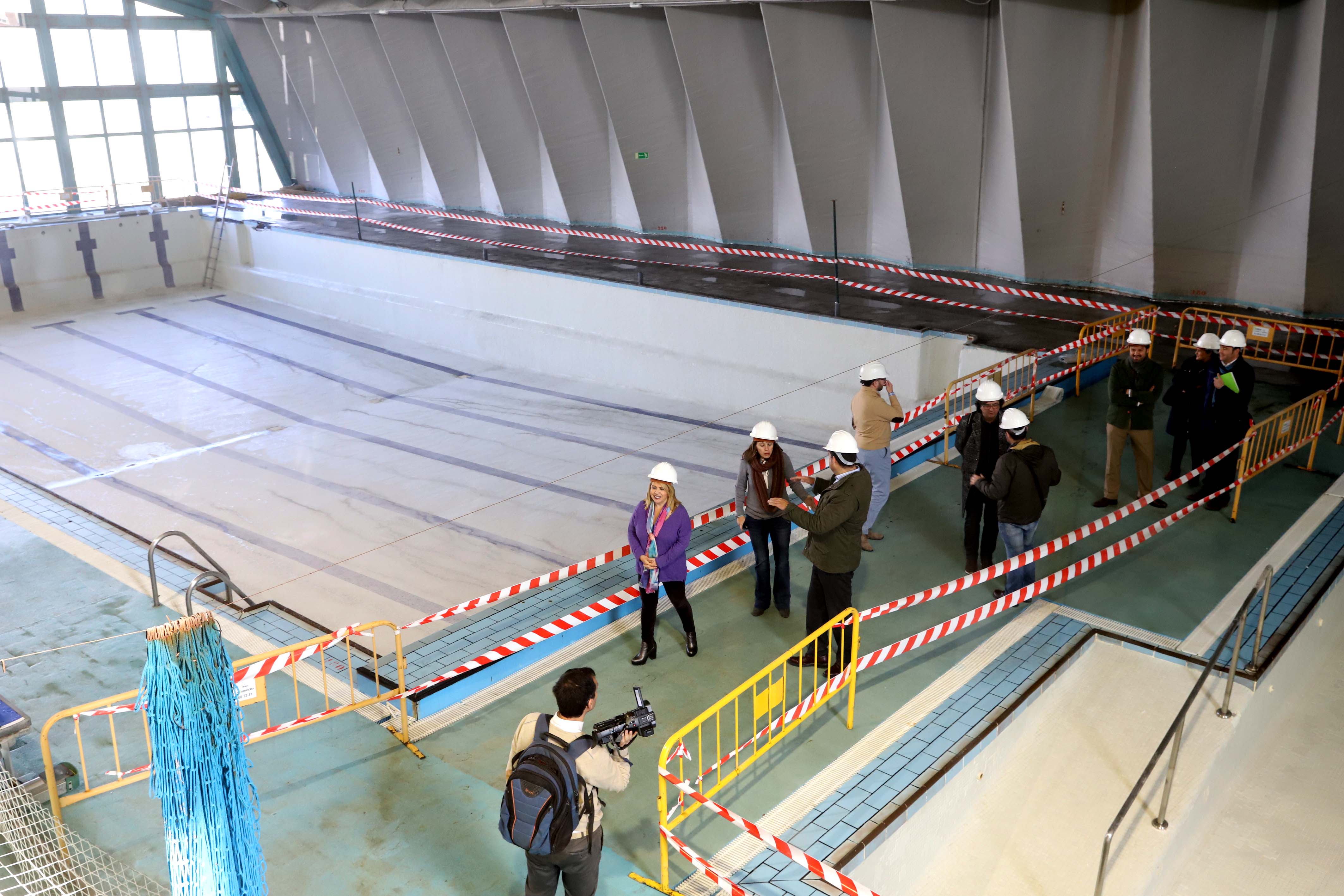 Repaso a los trabajos estructurales que se acometen en las piscinas cubiertas José Laguillo, en Jerez.