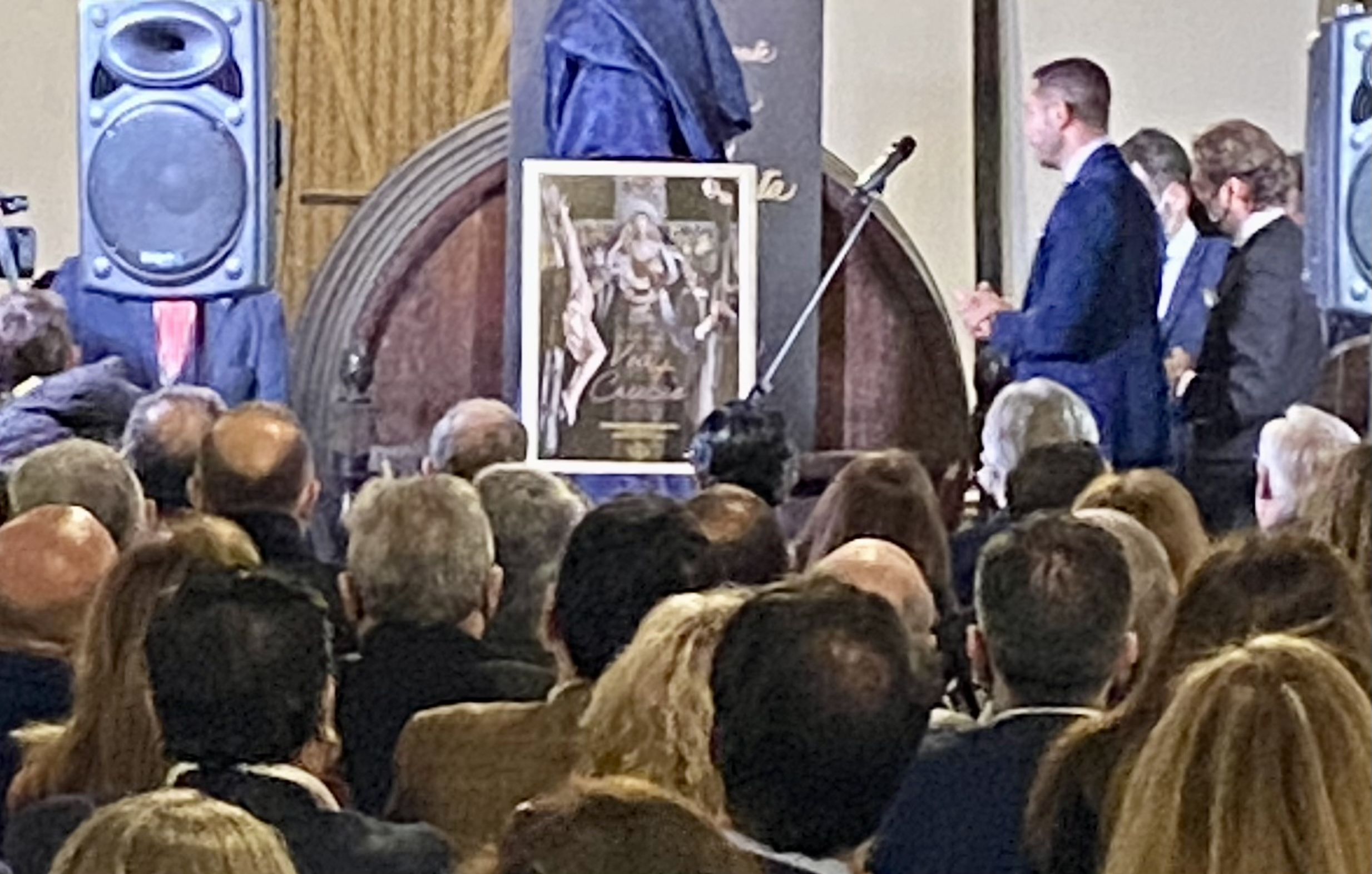 Instante en el que descubrió el cartel en el acto celebrado en Lustau.