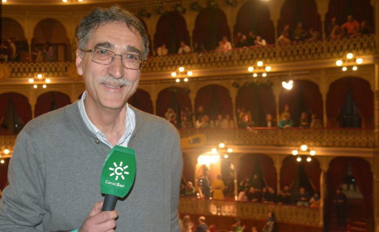 El periodista de 'Canal Sur' Juan Manzorro, voz de las cofradías y el Carnaval de Cádiz. 