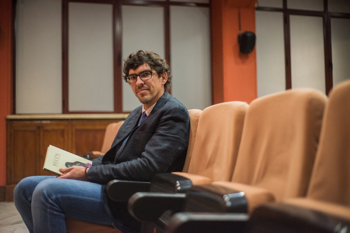 José Manuel Begines, antes de la presentación de su libro en la Caballero Bonald. FOTO: MANU GARCÍA