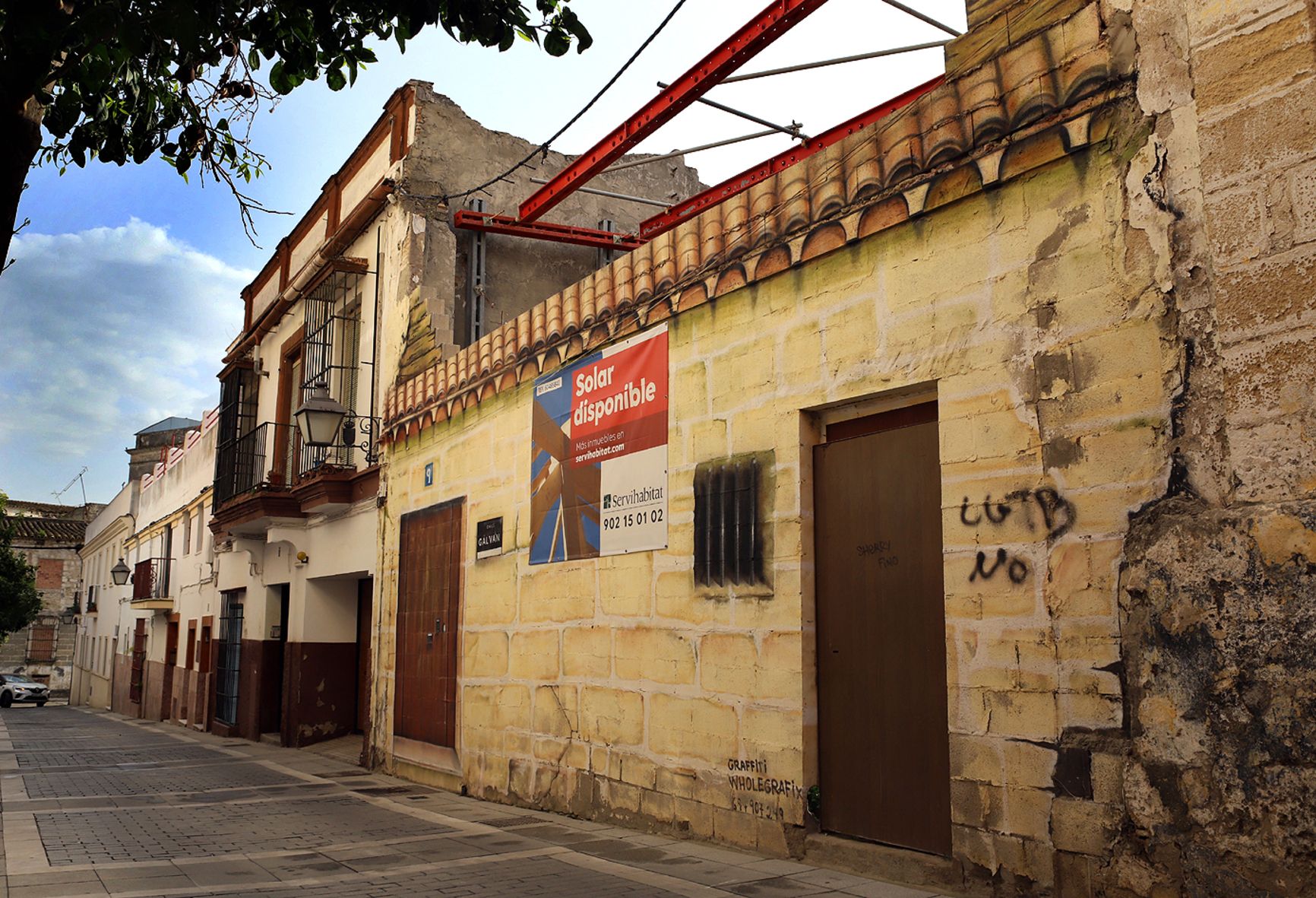 Oportunidad en el centro de Jerez: a subasta una parcela de 300 metros en San Miguel.