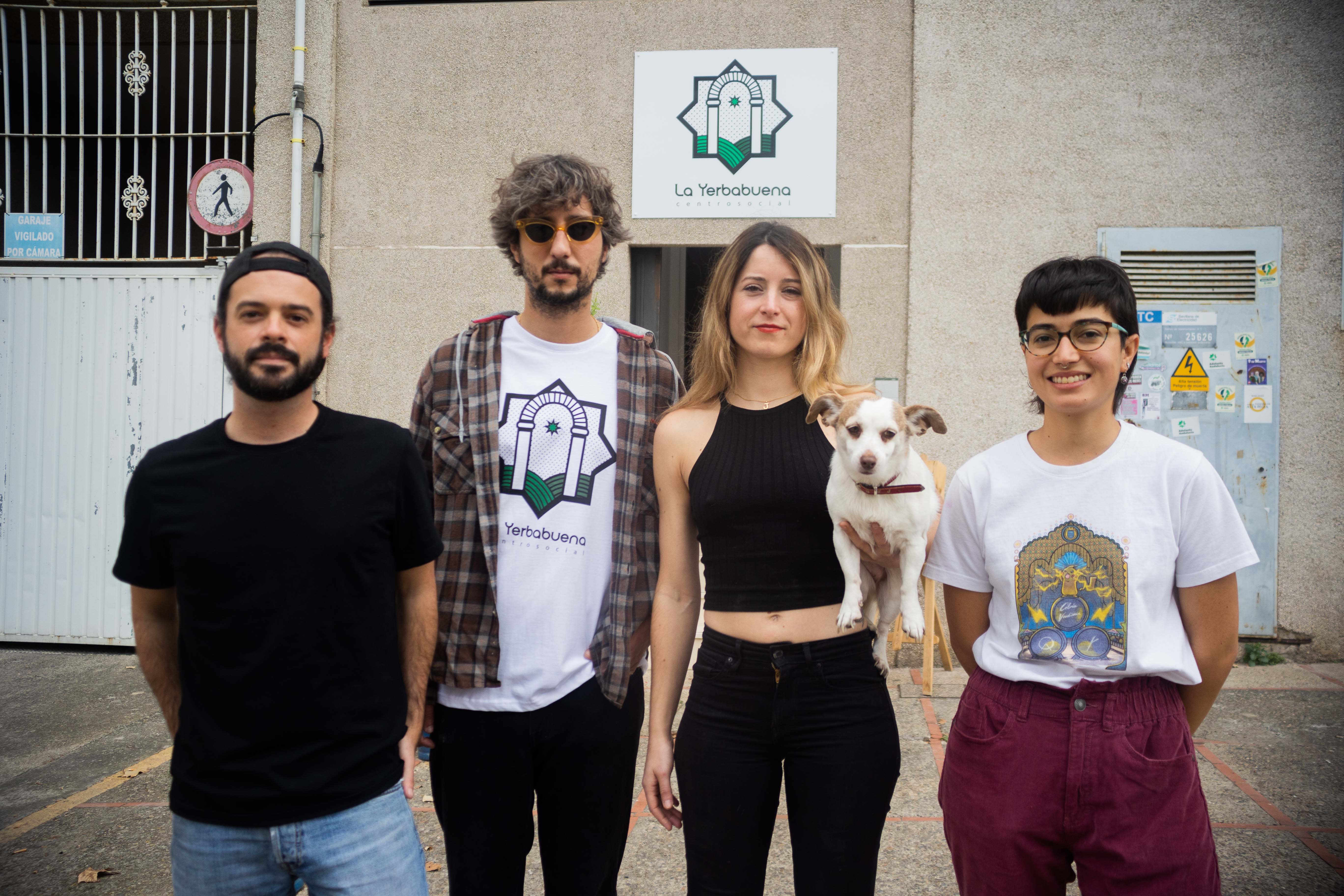 Gonzalo, Juanlu, Olga e Inma son algunos de los integrantes del Centro Social La Yerbabuena, un espacio autogestionado en el centro de Jerez