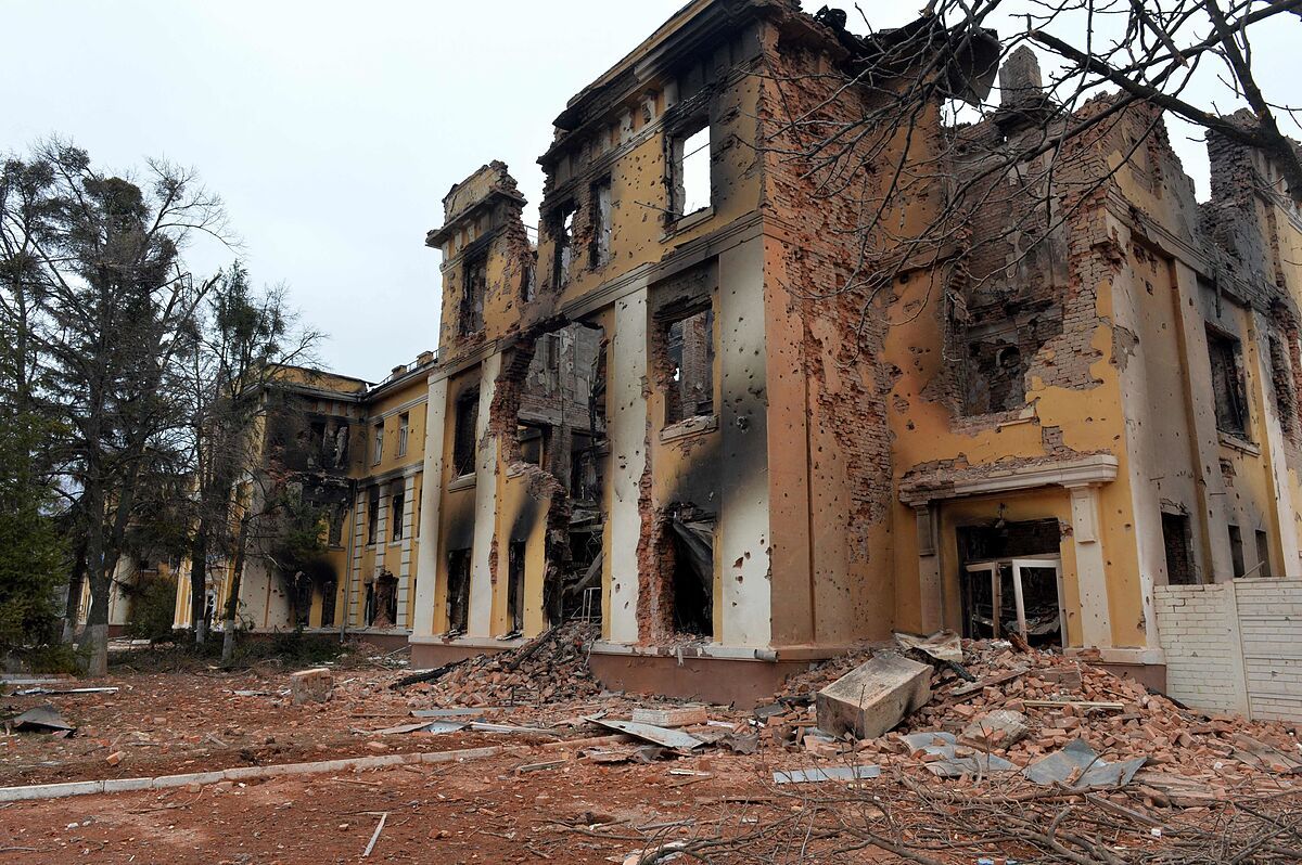 Una escuela destruida en la ciudad ucraniana de Járkov