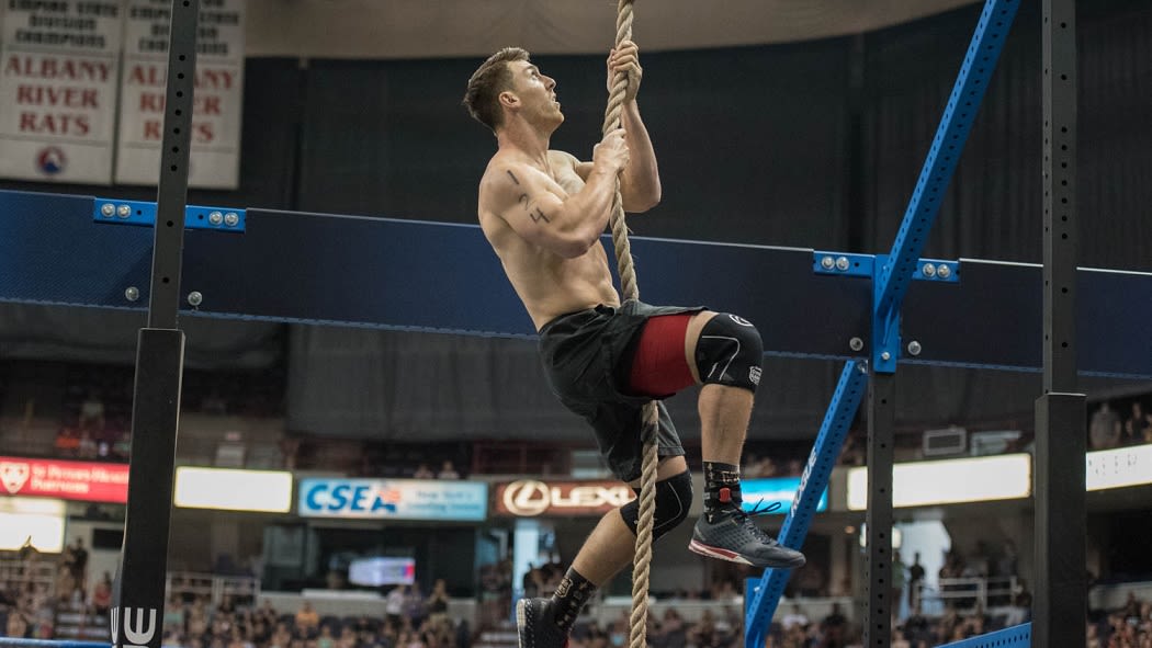 Prueba de subida de cuerdas en una imagen de archivo.   REEBOK