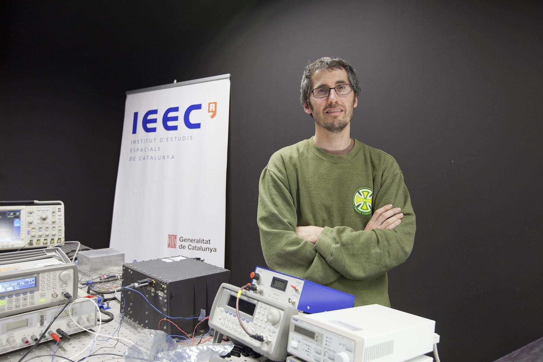 El científico jerezano, Ignacio Mateos, posando. FOTO: JOSÉ LUIS JAIME.